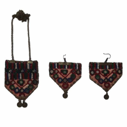 ست گردنبند و گوشواره سوزن دوزی کد B28