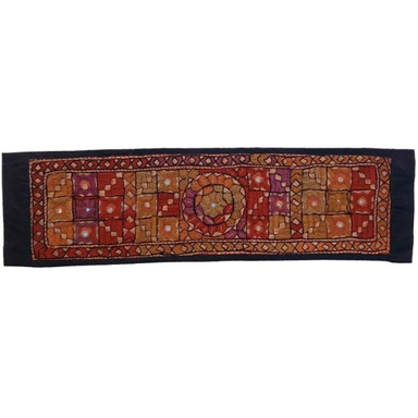 رومیزی سوزن دوزی کد SOOZRA28