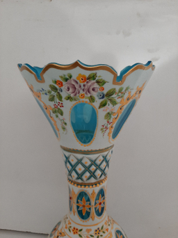 گلدان طرح گل و بوته