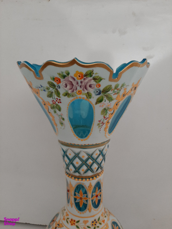گلدان طرح گل و بوته