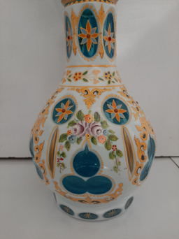 گلدان طرح گل و بوته