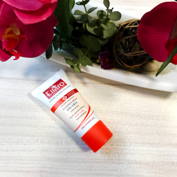 کرم ضدآفتاب فاقد چربی الارو (Ellaro) با SPF50 مدل TS50 رنگ بژ روشن حجم 40 میلی‌‌لیتر