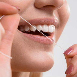 نخ دندان مینا (Mina) مدل Ultra thin با اسانس نعناع طول 50 متر