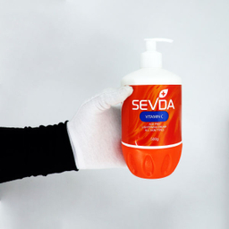 کرم آبرسان سودا (Sevda) مدل VITAMIN C و VITAMIN E حجم 500 میلی‌لیتر