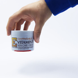 کرم مرطوب کننده مدل Vitamin E حجم 113 میلی‌لیتر