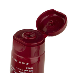 کرم ضدآفتاب و ضدلک رنگی لافارر مدل SPF40-Medium مناسب پوست های چرب و مستعد آکنه حجم 40 میلی لیتر