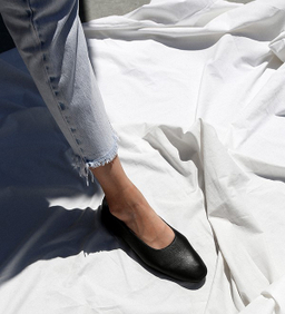 پامپ زنانه تخت مشکی آرتمن (Artman)