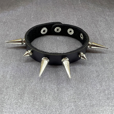 دستبند مدل چرم اسپاگ دار کد 78586
