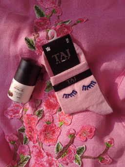 جوراب نیم ساق بوکله زنانه تاج (Taj) طرح چشم