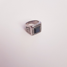 انگشتر مردانه مدل انیکس تاج رنگ مشکی