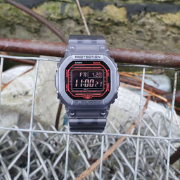 ساعت مچی دیجیتال مردانه کاسیو (Casio) مدل DW-B5600G-1DR