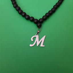 گردنبند طرح حرف M رنگ مشکی