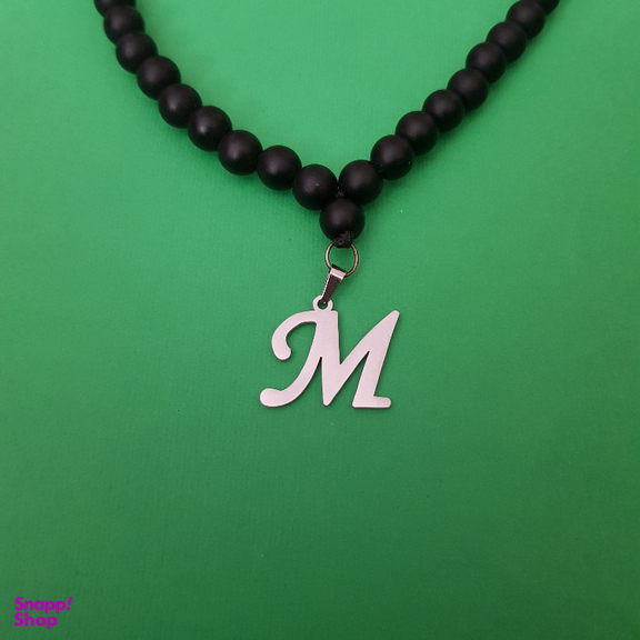 گردنبند طرح حرف M رنگ مشکی