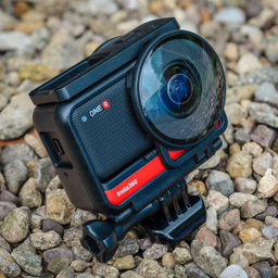 دوربین فیلم برداری ورزشی اینستا 360 (Insta360 Go) مدل insta360 one r به همراه لوازم جانبی رنگ مشکی