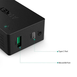 شارژر دیواری آکی مدل PA-Y2 به همراه کابل USB-C