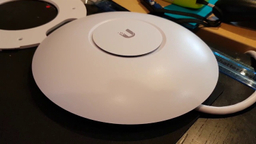 اکسس پوینت یوبیکیوتی (Ubiquiti) مدل UAP AC PRO