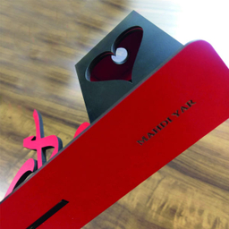 گلدان به همراه گل مصنوعی مهدی یار طرح مادر