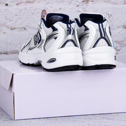 کفش ورزشی زنانه طرح نیوبالانس 530 کد 2333 رنگ سفید سرمه ای