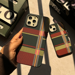 قاب گوشی موبایل کیو سریز کربن مناسب برای اپل iPhone 13/14