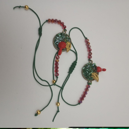 دستبند دخترانه طرح دانه انار و برگ یلدایی کد 31301 بسته ۲ عددی