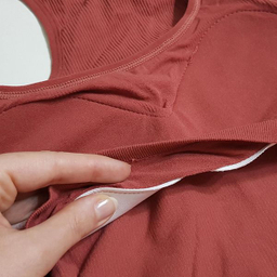 کراپ تاپ زنانه ماییلدا مدل بند سیلیکونی پددار کد 4980 رنگ آجری