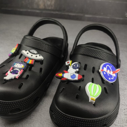 صندل بچگانه زیتون طرح کراکس مدل فضایی رنگ مشکی