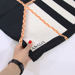 روسری زنانه آنالیا مدل ابریشم دست دوز طرح زنجیری کلاسیک کد ana-2821