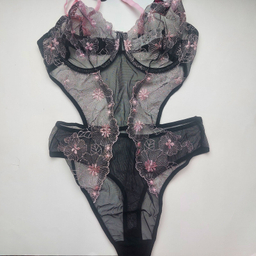 لباس خواب زنانه برتا مدل بادی توری فنردار کد 2300BS