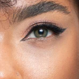 لنز رنگی چشم رویال ویژن شماره 39 مدل Pixy Green رنگ سبز عسلی متمایل به زیتونی