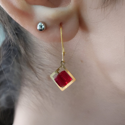 گوشواره طلا 18 عیار زنانه مدل مکعب قرمز کد 2151