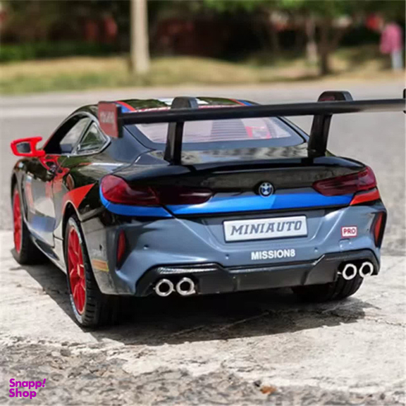 ماکت ماشین ناب سل مدل بی ام و ام 8 فلزی چراغدار BMW M8 GT همراه با جاسوییچی