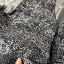 جلیقه رسمی زنانه مدل نقره نقش گل‌ دار رنگ خاکستری