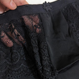 ست شورت و سوتین زنانه پانیذ مدل فنردار گیپور گلدار کد 9013 رنگ مشکی