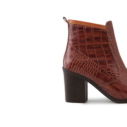 بوت زنانه چرم آگوست مدل 117002 CROCO B