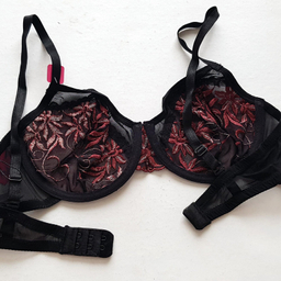 ست شورت و سوتین زنانه برتا مدل فنردار گیپور کد 4695-2020 N