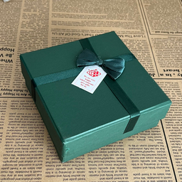 جعبه هدیه کد 987 سایز 14×14 سانتی متر به همراه پوشال