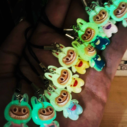 قمقمه مدل لبوبو عروسکی حجم 0.65 میلی لیتر به همراه آویز شب تاب