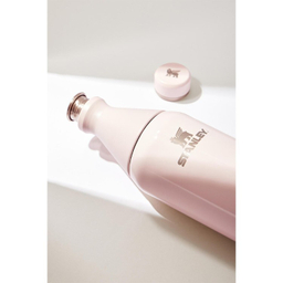 قمقمه آب استنلی مدل The All Day Slim Bottle گنجایش 600 میلی‌ لیتر