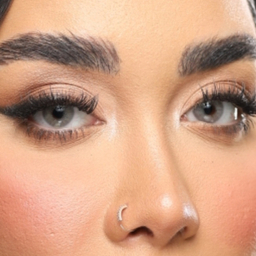 لنز رنگی سالیانه هرا شماره 11 کد ACPA310 رنگ طوسی سبز روشن