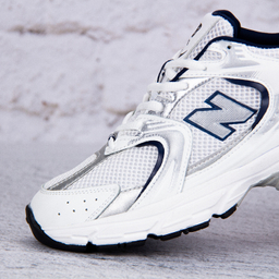 کفش ورزشی زنانه طرح نیوبالانس 530 کد 2333 رنگ سفید سرمه ای