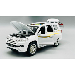 ماشین بازی چه ژی مدل تویوتا لندکروز کد 032