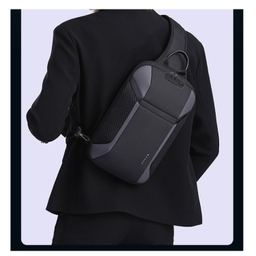 کیف کراس بادی مردانه طرح بنج قفل دار کد BG-7721