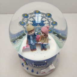 گوی موزیکال مدل پمپی و گردان طرح داستان عاشقانه برفی