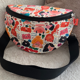 کیف کمری دخترانه مدل استیکری