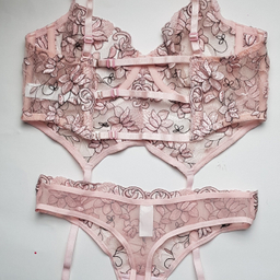 لباس خواب زنانه برتا مدل توری فنردار کد 2600EMP رنگ صورتی چرک