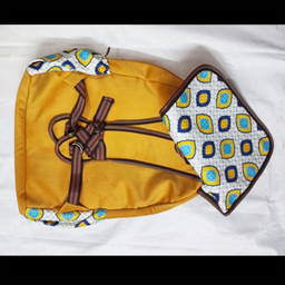 کوله پشتی زنانه یوتاب مدل سنتی کد A-01