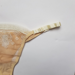 ست شورت و سوتین زنانه برتا مدل توری کد 2420C رنگ کرم