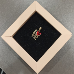 پلاک گردنبند طلا 18 عیار زنانه مدل Love کد S06