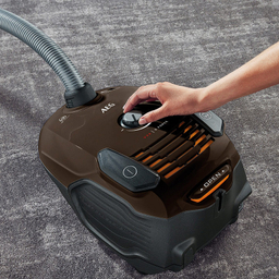 جاروبرقی آ ا گ مدل VX6-2-CB-P