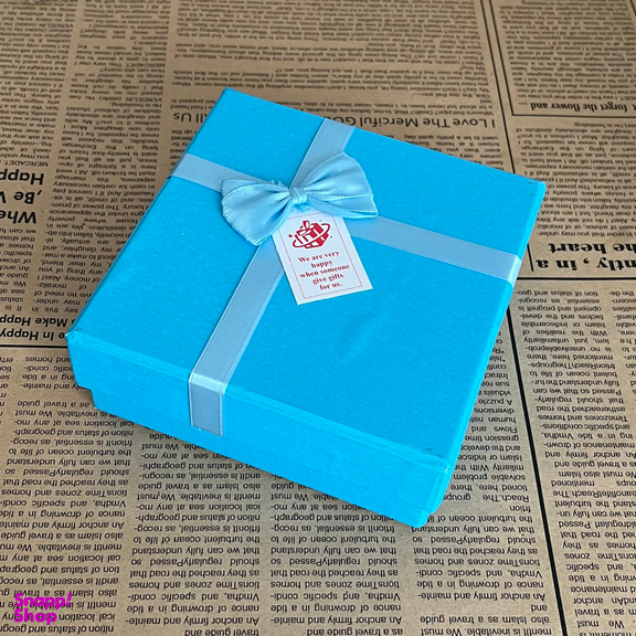 جعبه هدیه کد 987 سایز 14×14 سانتی متر به همراه پوشال